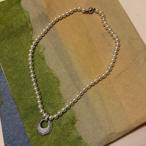 Elegant Pearl Necklace with Diamond Pendant